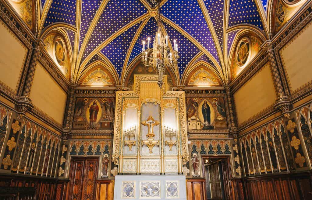 Capilla neogótica en el Palau Ducal dels Borja