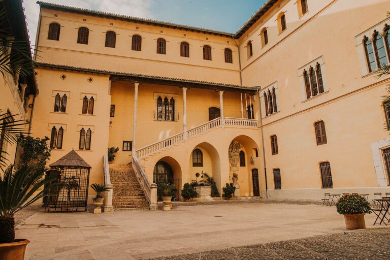 Patio de Armas del Palau Ducal dels Borja