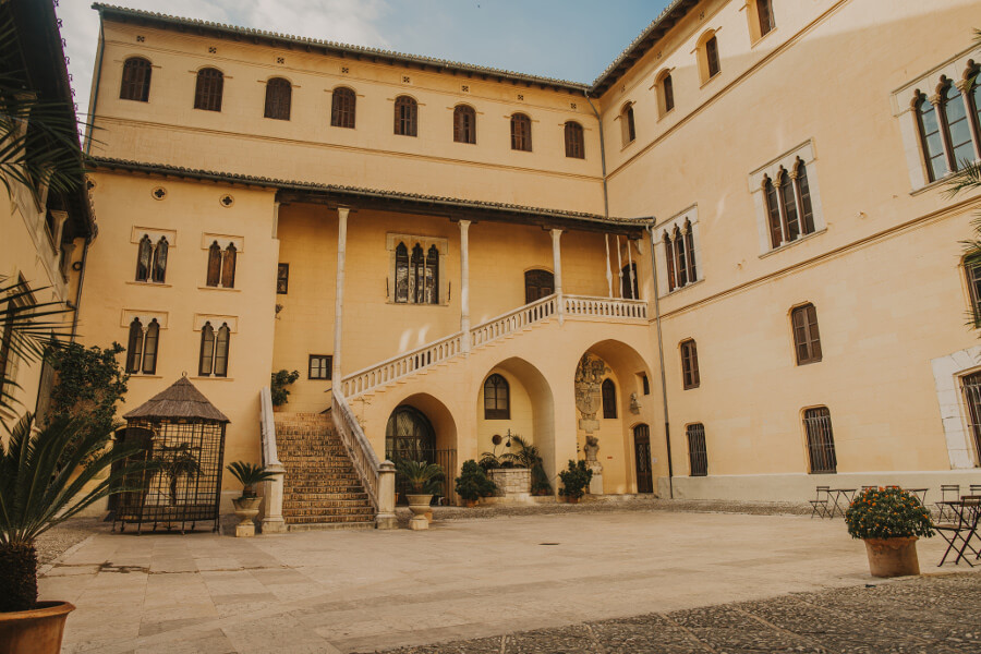 Patio de armas del Palau Ducal