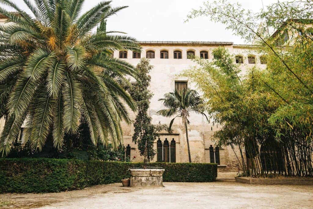 Patio de la Cisterna del Palau Ducal dels Borja