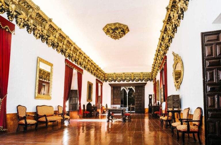 Salón de las Aguilas del Palau Ducal