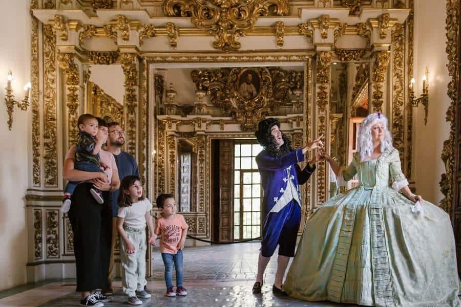 Visita teatralizada en el Palau Ducal